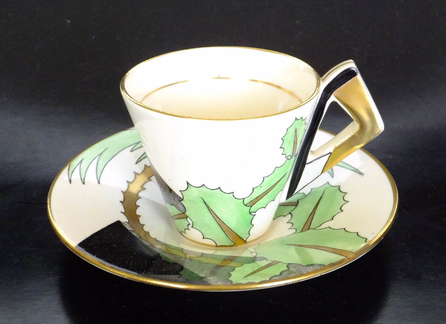 展覧会「デミタスカップの愉しみ」渋谷区立松濤美術館で