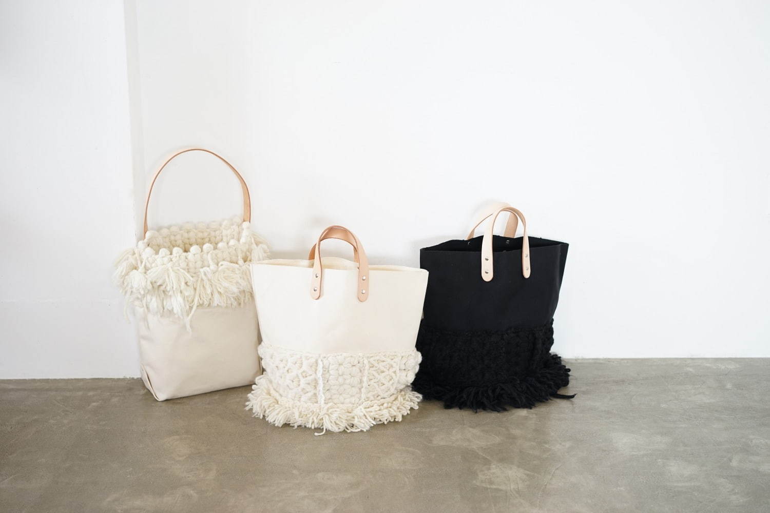 トリコ・コム デ ギャルソン×テンベアのニット装飾キャンバストート