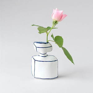 お気に入りの香水”や“子犬”モチーフの花瓶、マリアンヌ・ハルバーグ