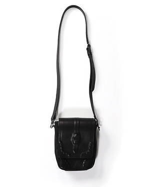 メゾン ミハラヤスヒロの“炙り出し”ショルダーバッグやミニ財布