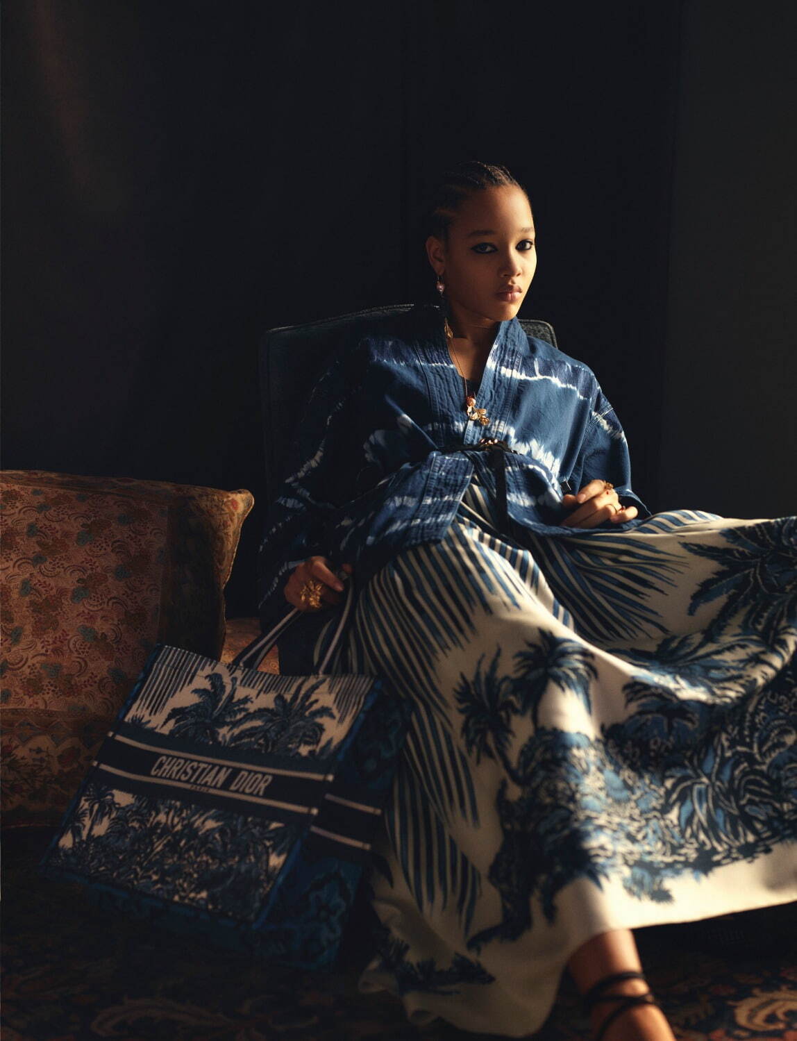 ディオール“パームツリー”刺繍の「ブックトート」バッグやスニーカー