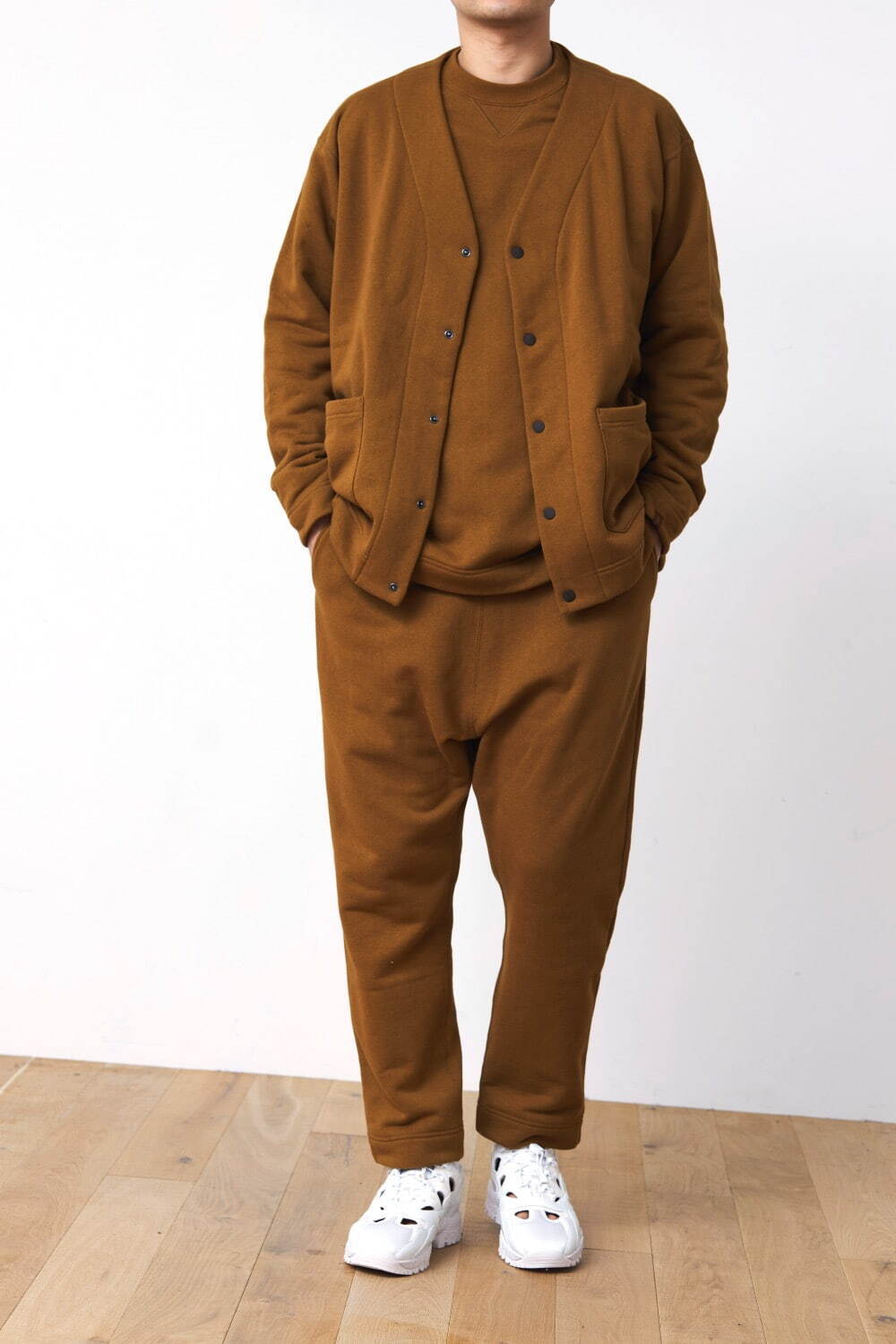 ホワイトマウンテニアリング×ループウィラーのクルーネック