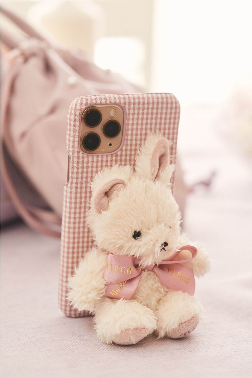 メゾン ド フルール「うさぎ主役のバッグ＆ポーチ」‟スマホを支える