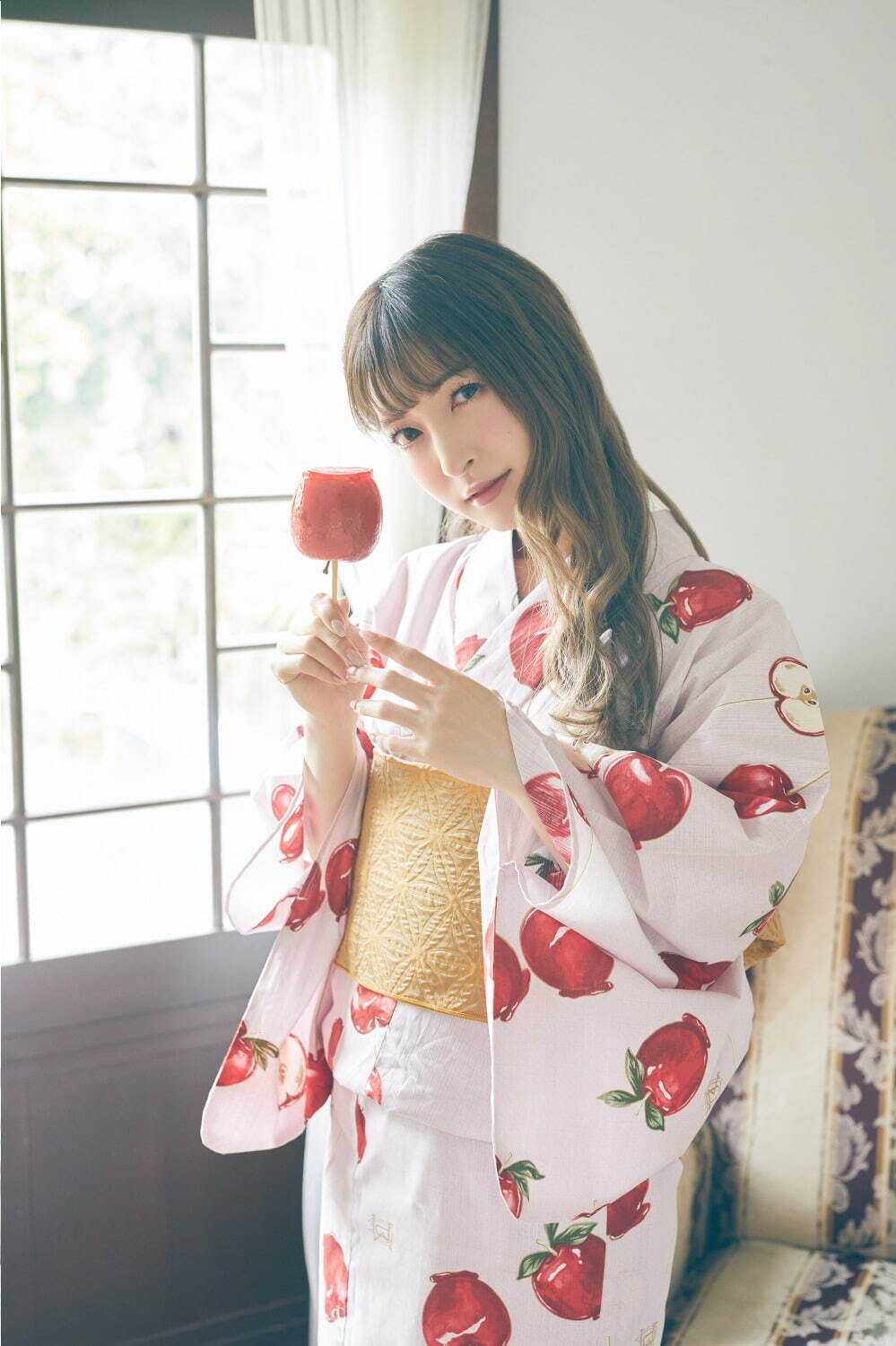写真3/6｜メゾン ド フルール21年夏の新作浴衣、ヒナゲシ＆林檎飴の