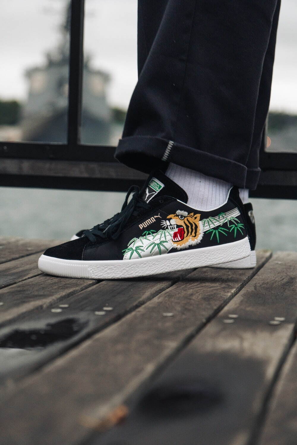 写真11/11｜プーマ“スカジャン”着想のスニーカー「プーマ スウェード