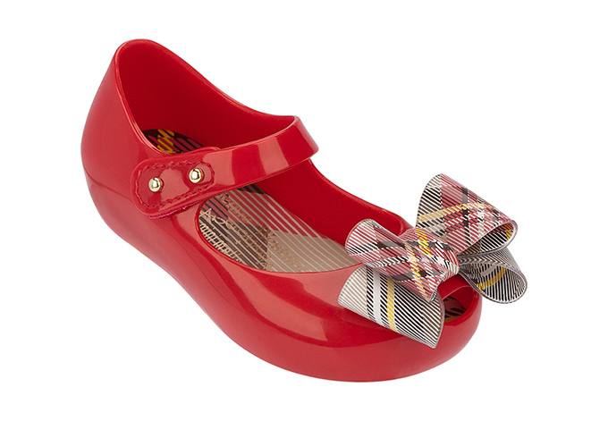 ヴィヴィアン・ウエストウッド×メリッサ、新作シューズはメタル