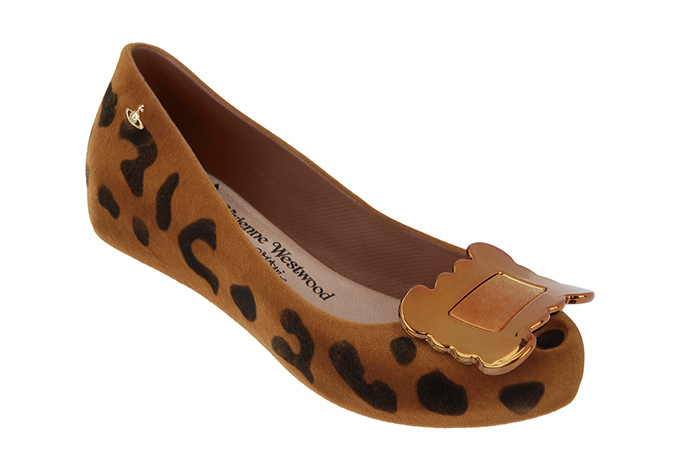 ヴィヴィアン・ウエストウッド×メリッサ、新作シューズはメタル