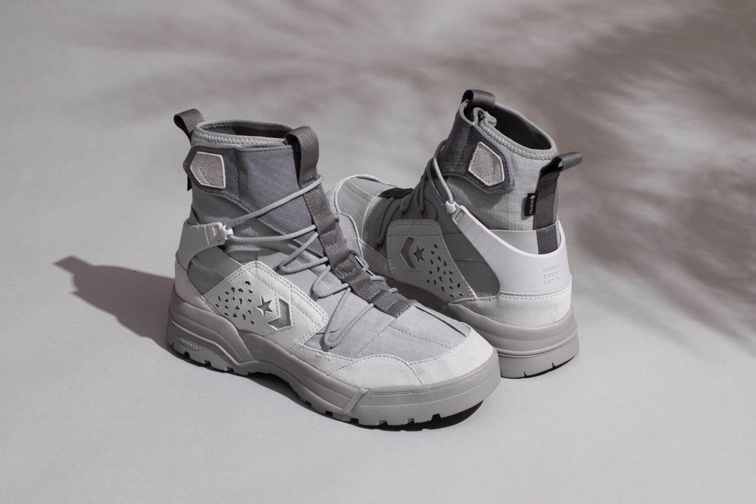 コンバース キャンピングサプライ×エフシーイーのスニーカー「QAK CP