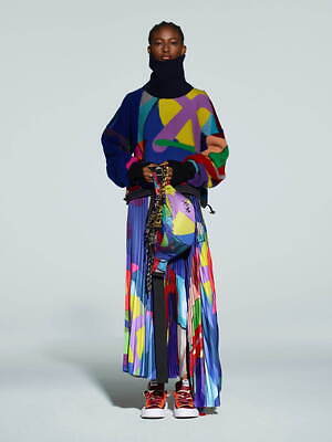 sacaiから“KAWSのアートを着る”マルチカラー＆カモフラージュ色の