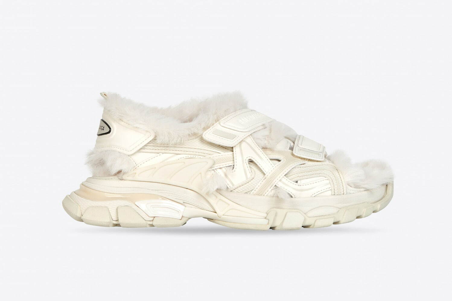 バレンシアガのスニーカーライン「トラック」にフェイクファーを施した