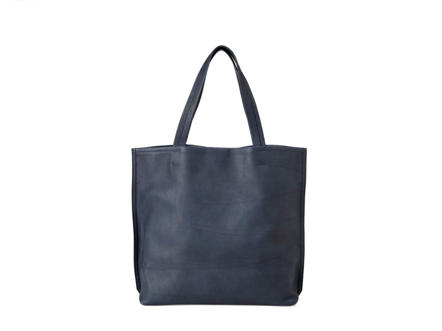 土屋鞄製造所のレザーバッグ「カラーダイアリー コンフィトート」旅先