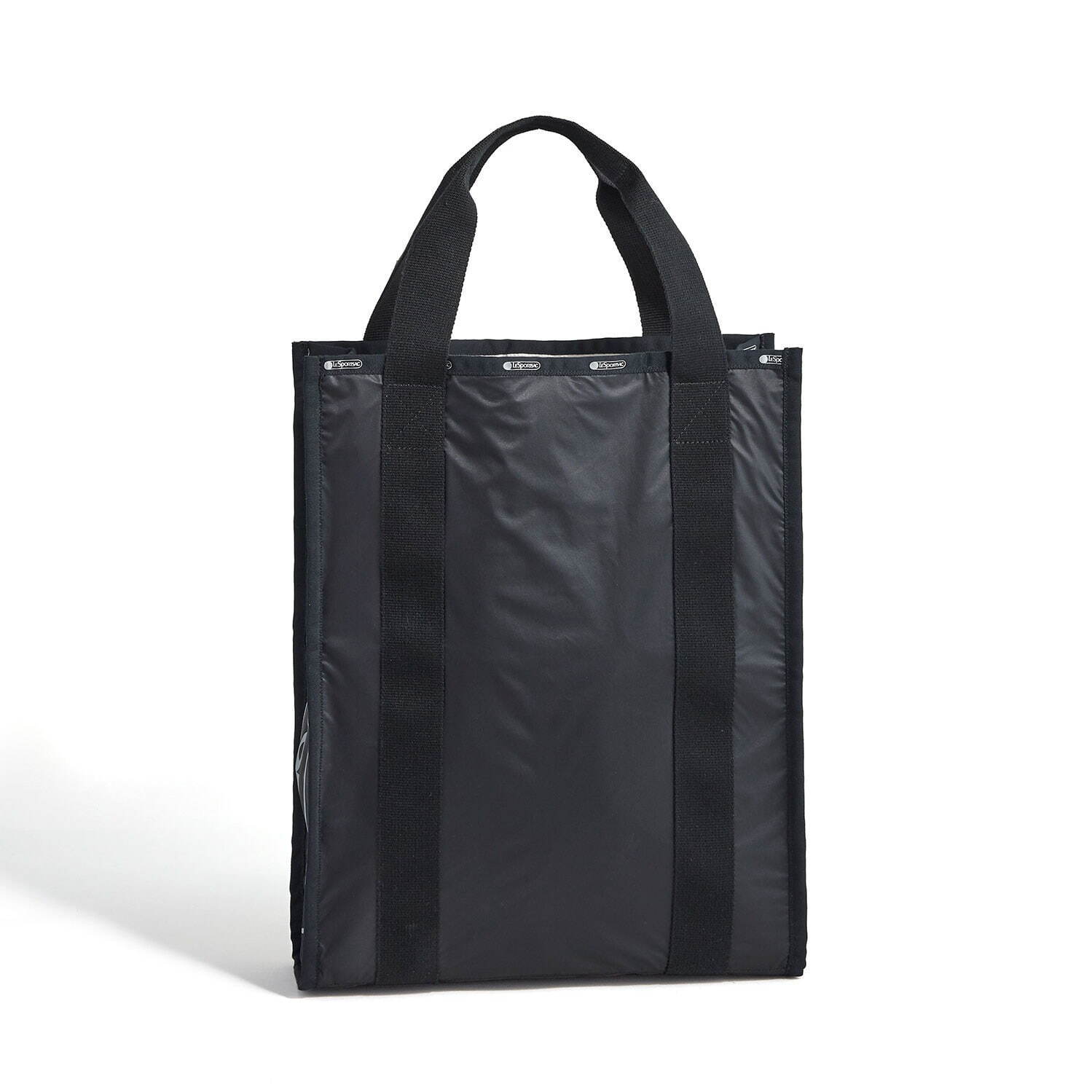 レスポートサック“超軽量”「エッセンシャル」シリーズ、スタイリスト