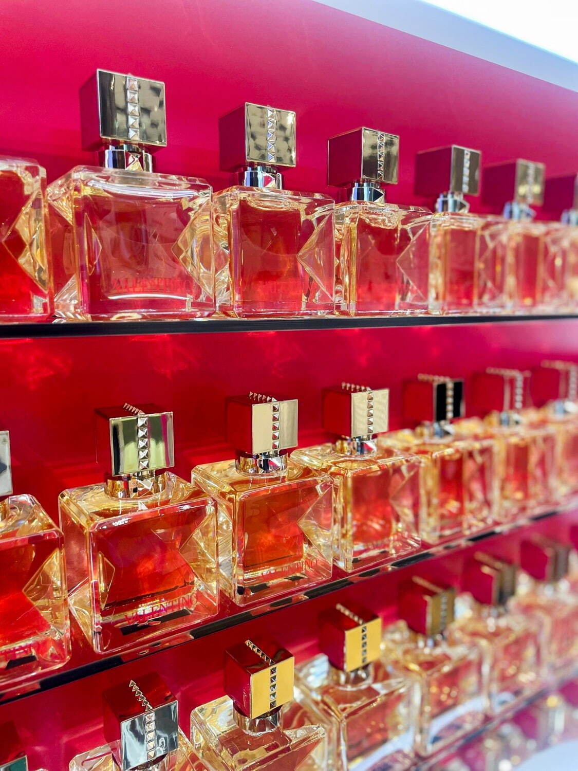 ヴァレンティノ ビューティ」日本上陸、イタリアの柑橘広がる香水