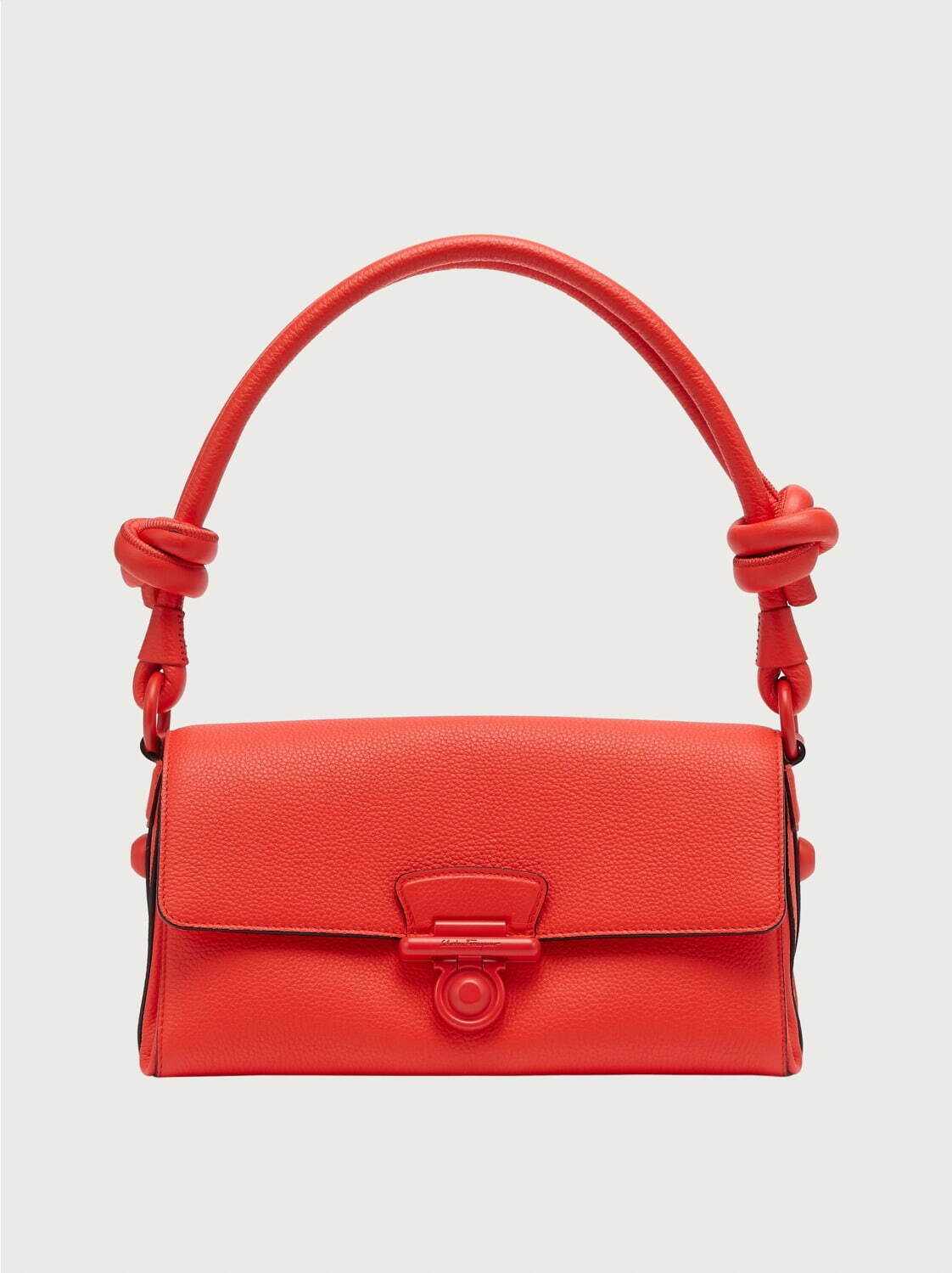 サルヴァトーレ フェラガモ22年リゾート新作バッグやシューズ、ピンク