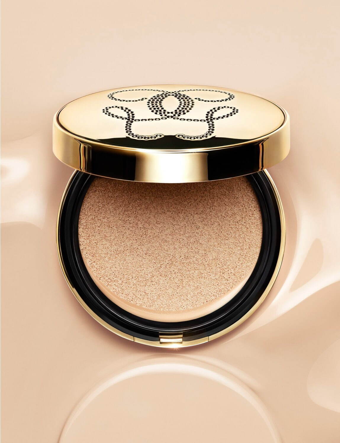 ゲランの人気クッションファンデが進化、“24Kゴールド10倍入り