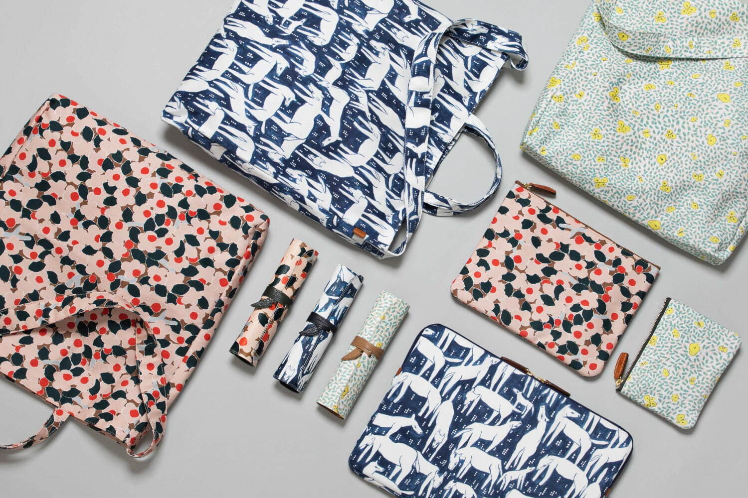 土屋鞄製造所×ミナ ペルホネンの初コラボランドセル、“チョウ・花柄