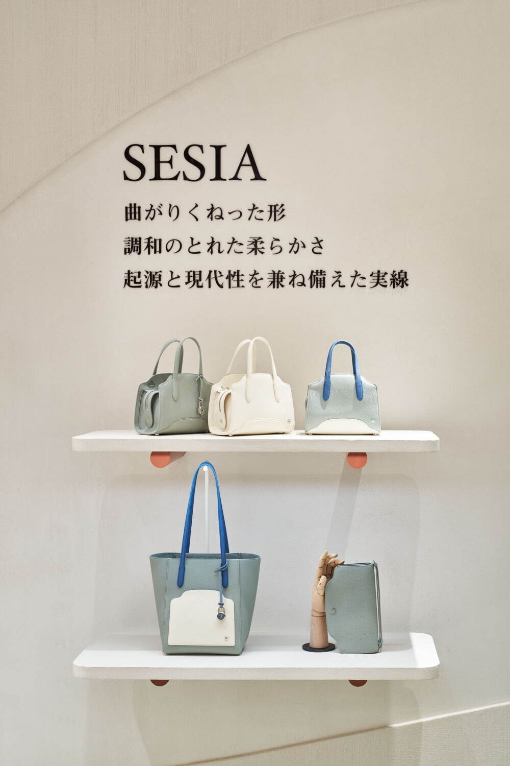 写真12/14｜ロロ・ピアーナのバッグ「セージア」に新色、レモンソルベ