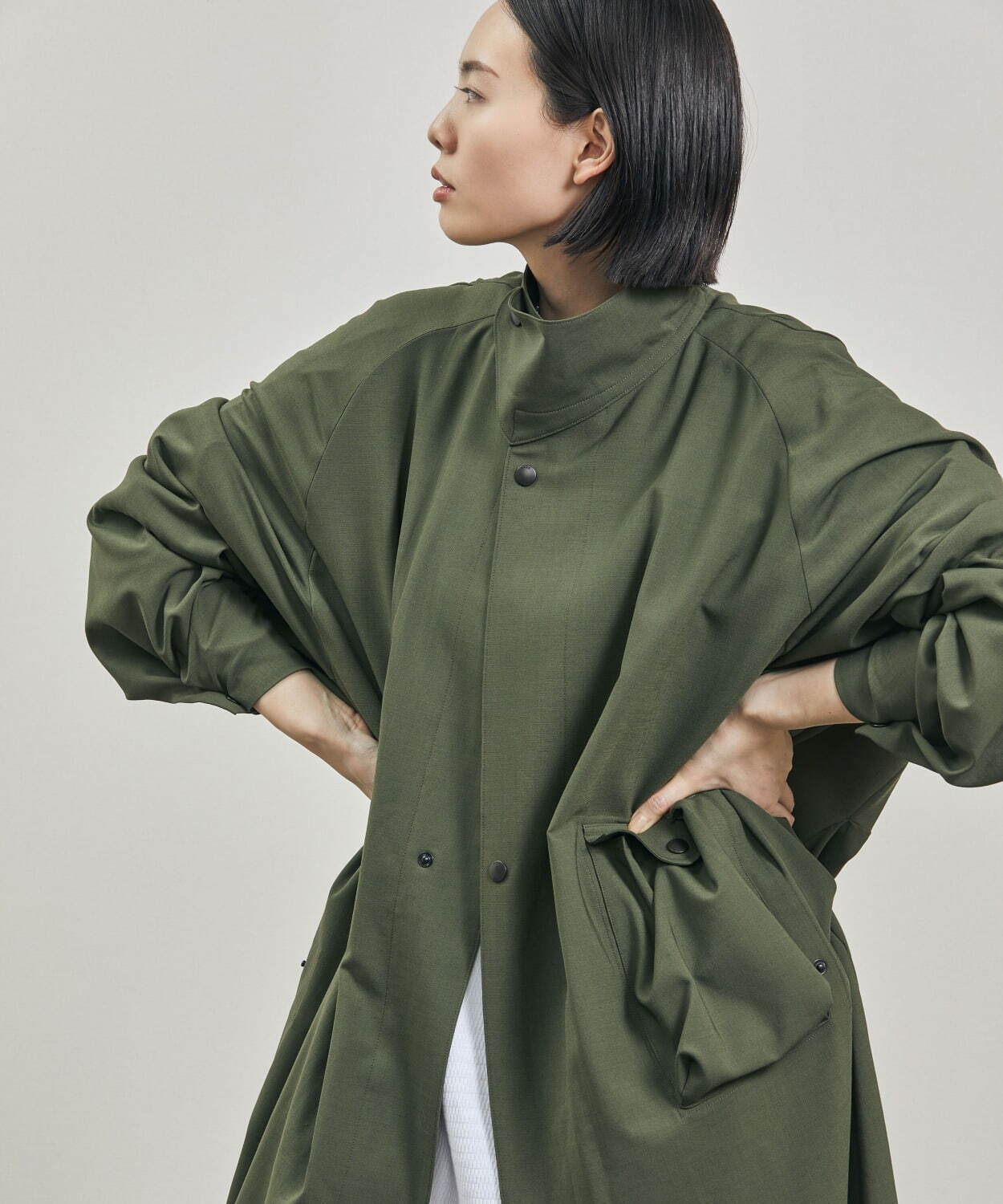 ハイクの伊勢丹新宿店限定コート、さらりとした軽量ボディのマキシ丈