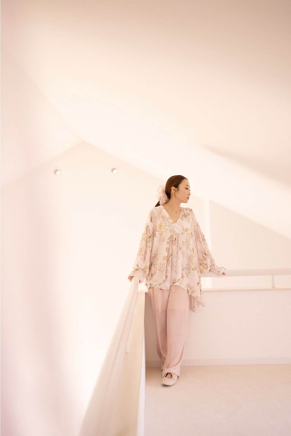 スナイデル ホーム新作“チェリー柄”ルームウェアワンピや猫ヘア