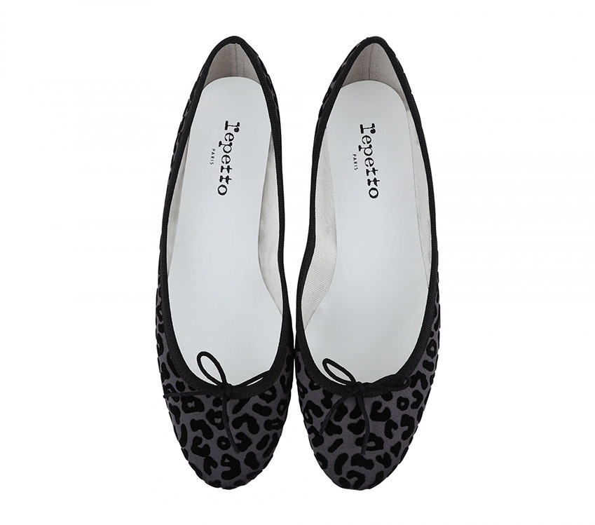 レペット新作「ダーク レオパード」バレエシューズ＆ローファー、表情