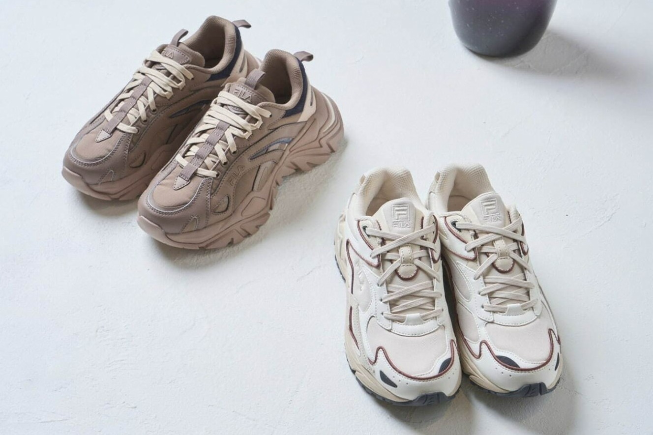 エミ×アグ、オールベージュの新作コラボレーションスニーカー