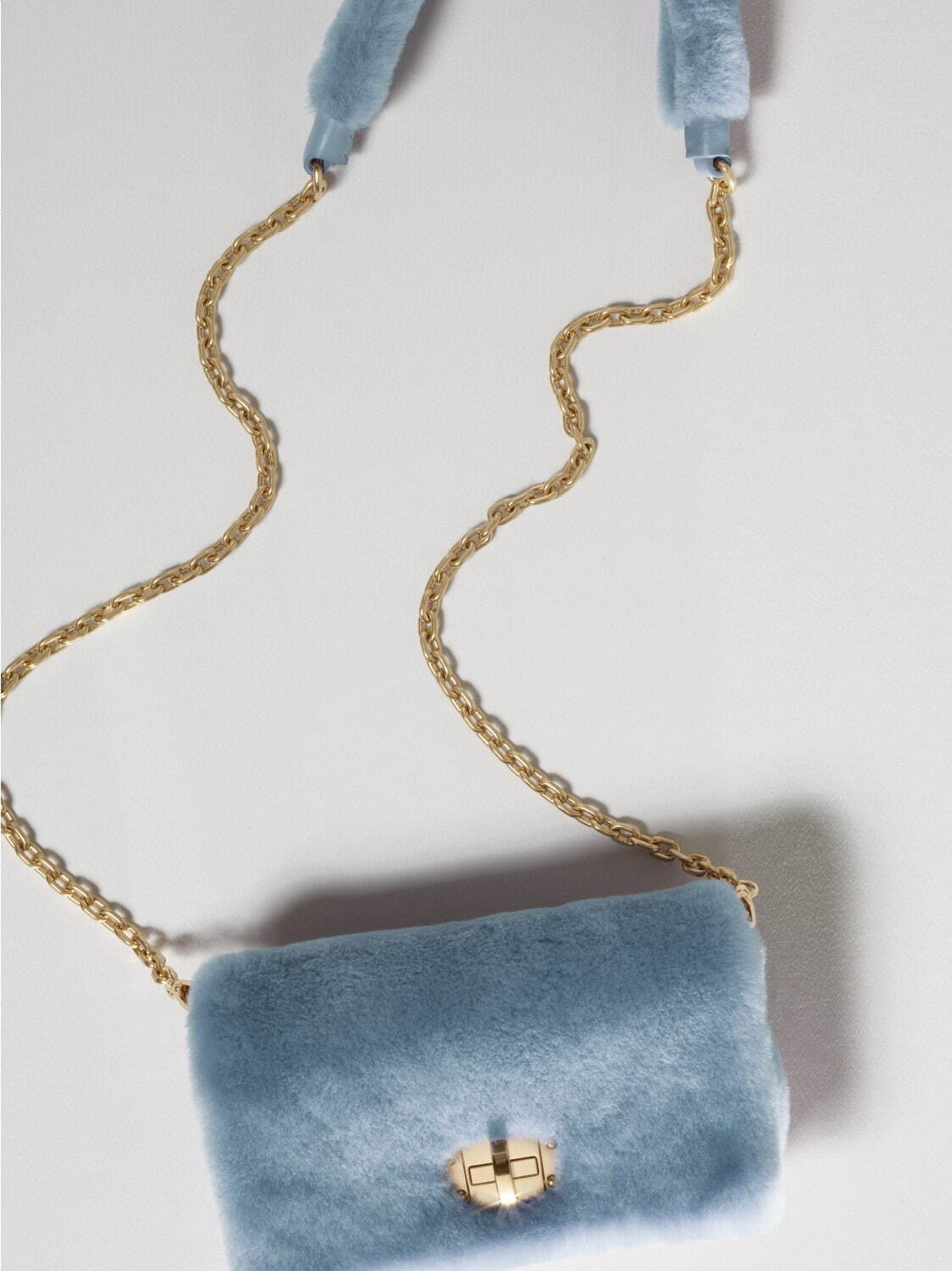 ミュウミュウ“ふんわり”シープファーの「ミュウ ワンダー」新作バッグ