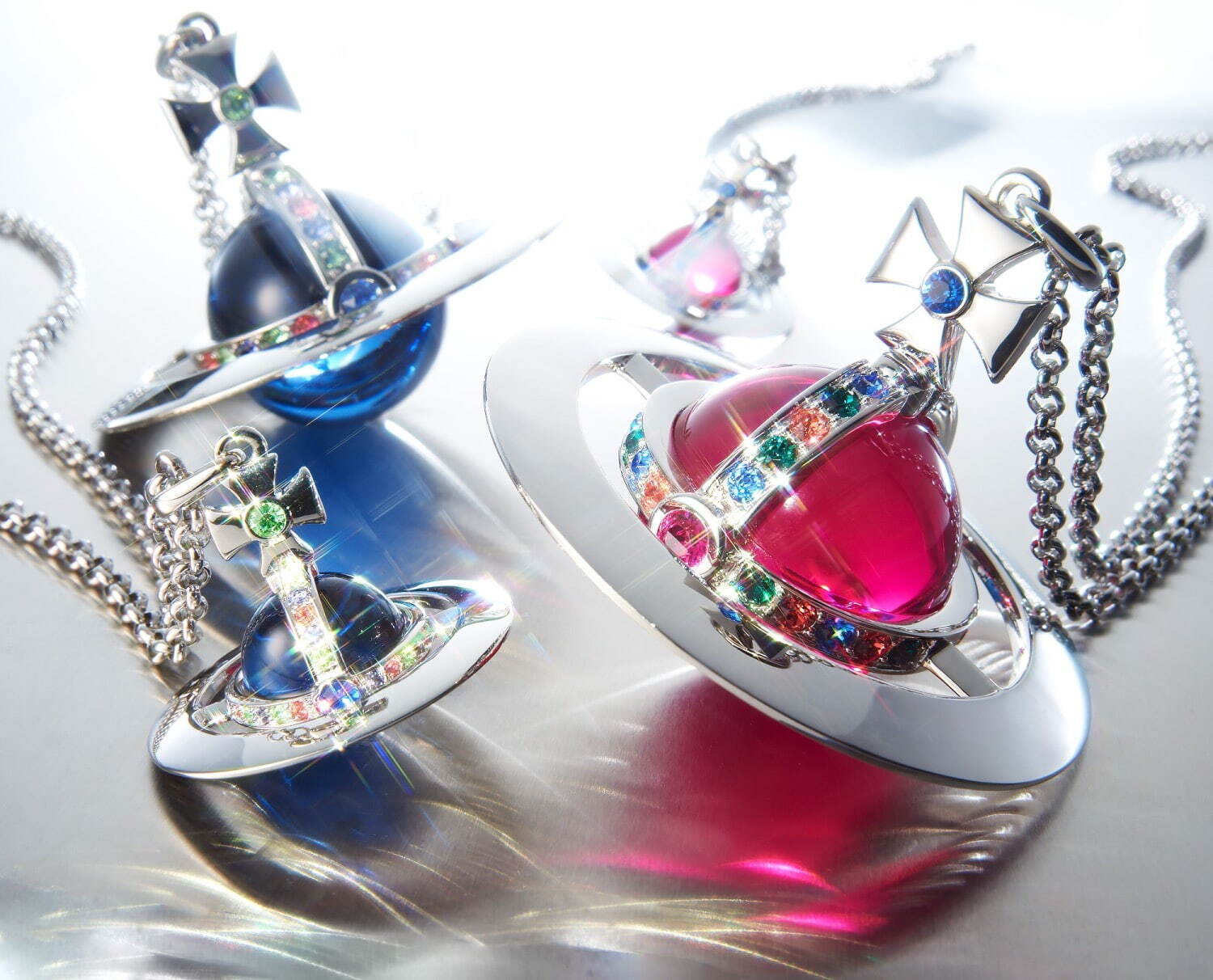 ヴィヴィアン・ウエストウッド マンのクリスマスジュエリー、バラや海