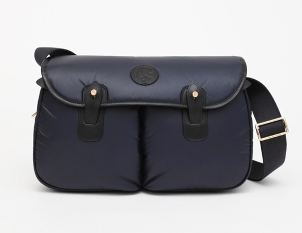 ハンティング・ワールド×ブルックス ブラザーズのバッグ、ブレザー着想