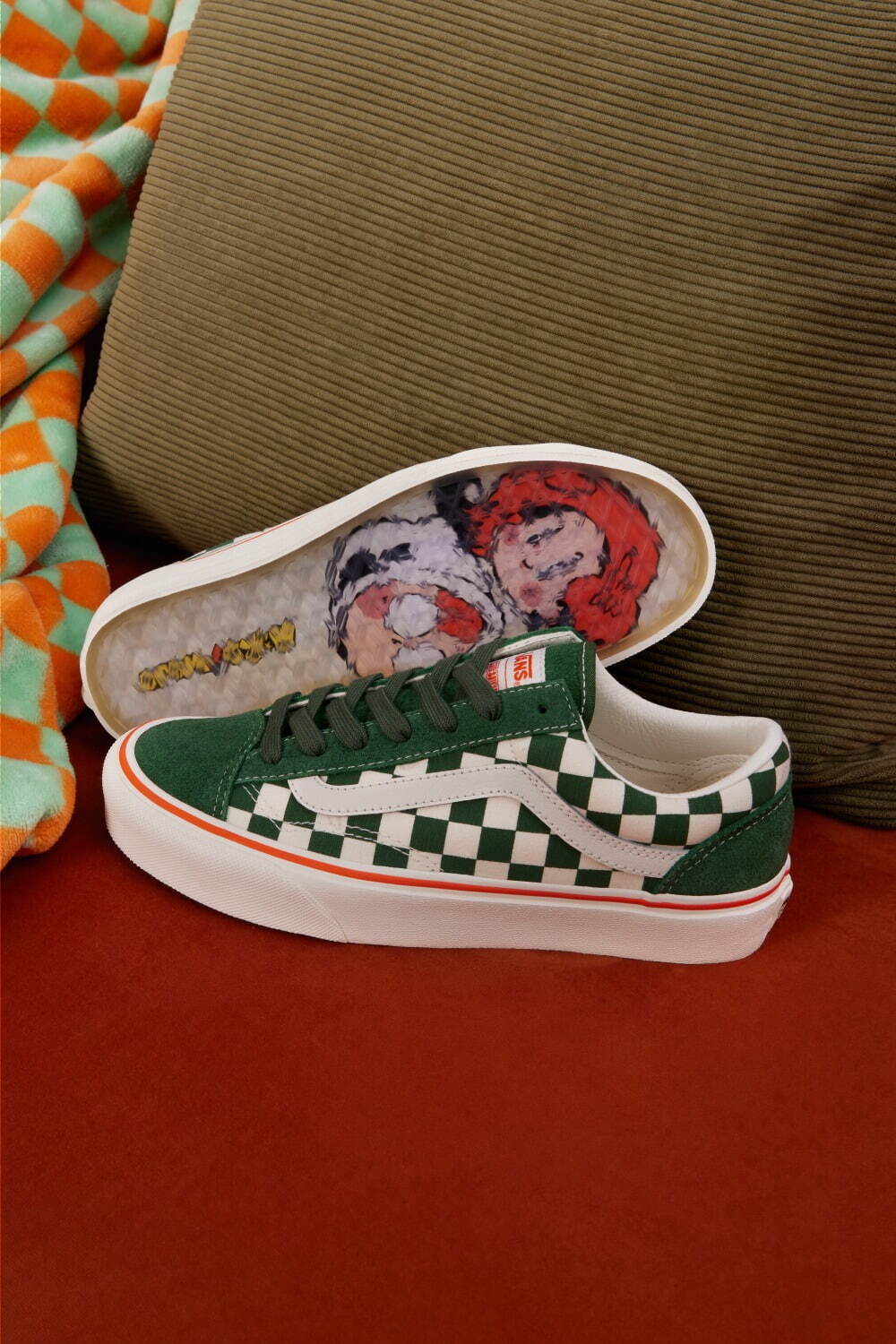 VANS干支“ウサギ”モチーフのもこもこ毛並みスニーカー、芸術家