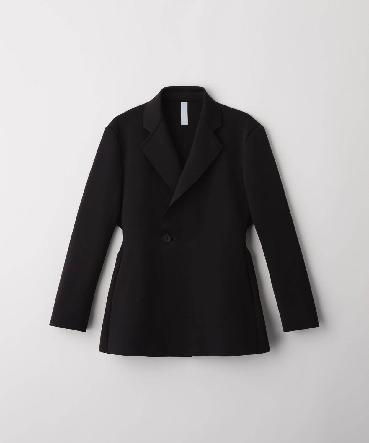 CFCL“壺型”ニットドレスにオフショルダーの新作、ミニマルなダブル