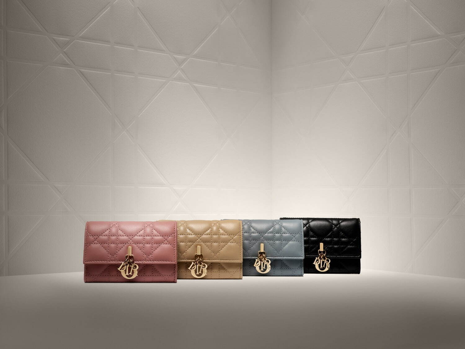 ディオール新作レディース財布、「ミス ディオール」“カナージュ