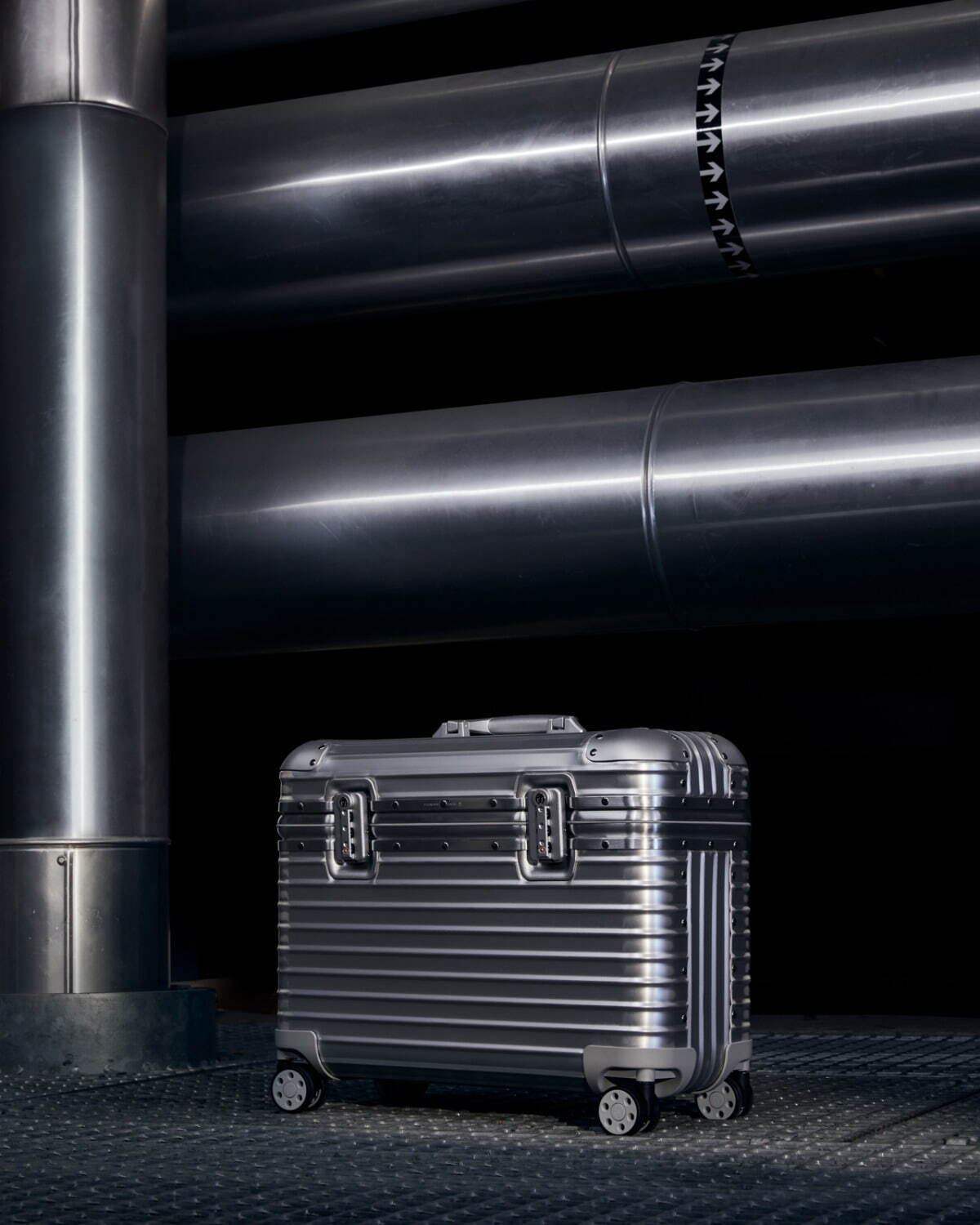 リモワのスーツケース「オリジナル パイロット」復活、グルーヴ