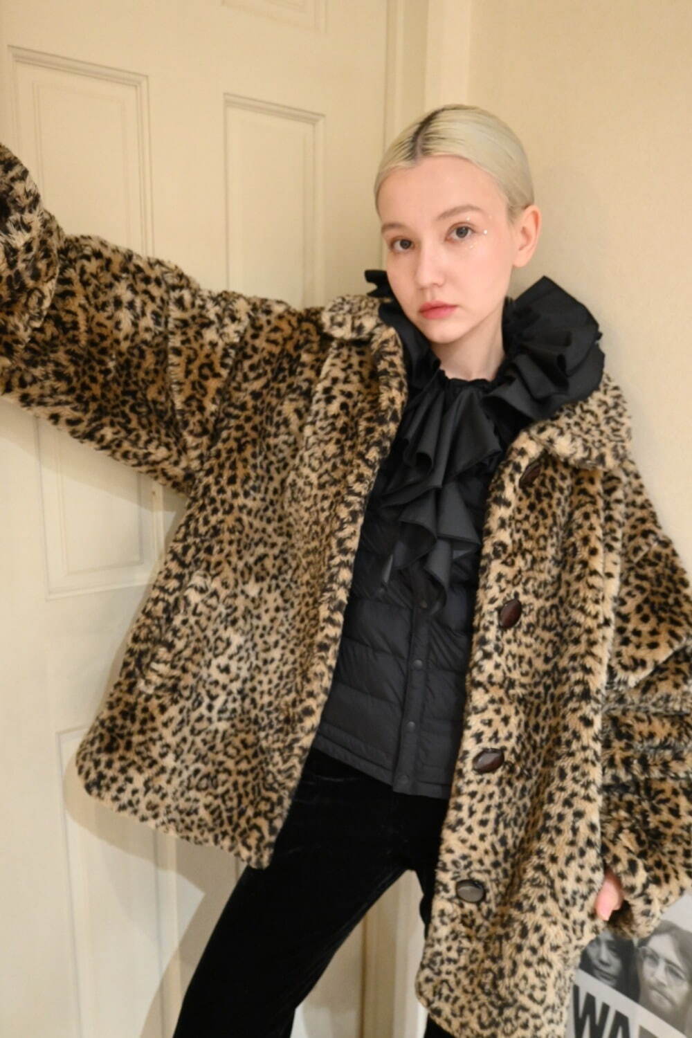 ビームス クチュール“フリルや特大リボンマフラー”付きダウン