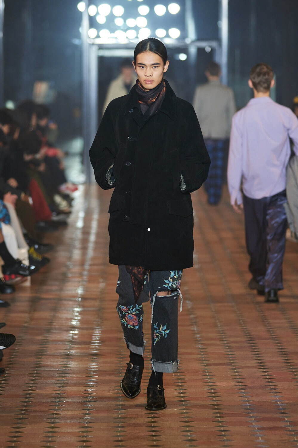 ベッドフォードの24年秋冬新作、“光きらめく”雪柄ニット＆花咲き乱れる