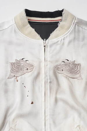 ダイリク「葛飾北斎」“虎”作品の刺繍入りリバーシブルスカジャン