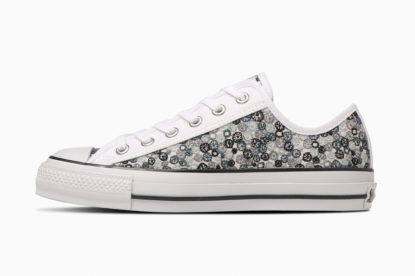 カルフ×ミナ ペルホネンのコラボスニーカー、ジェリービーンズ＆ランド