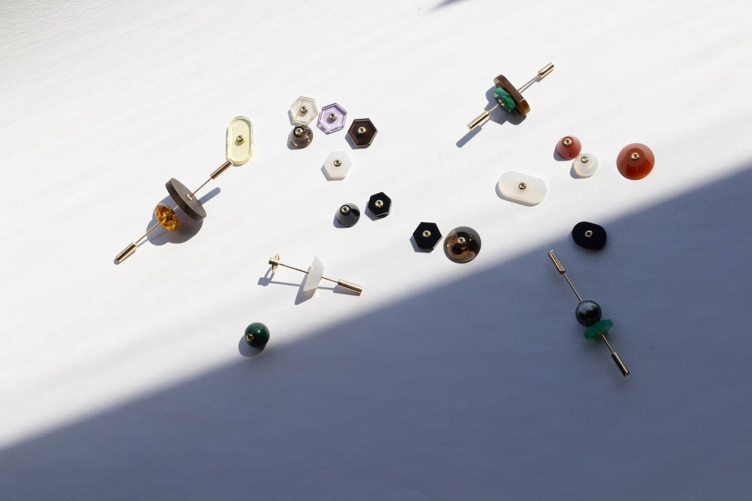 ヒロタカ「スピア」天然石を“槍”に通すピアス、神秘的なアマゾナイトや