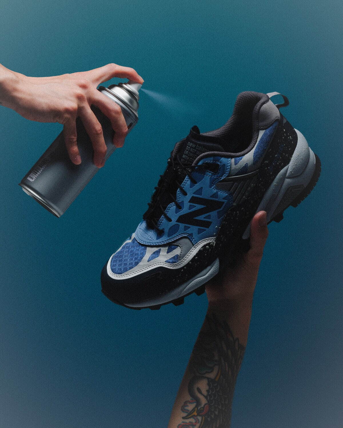 ニューバランスのスニーカー「MT580」スプラッシュプリントのアッパー