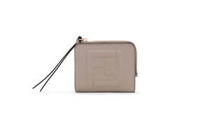 フェンディ新作財布「FF キューブ」太めの“FF”ロゴを施した2つ折り