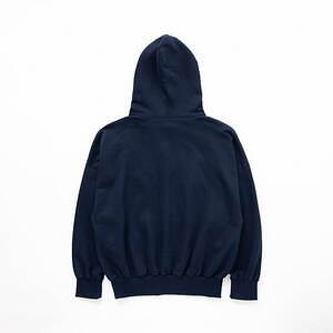 ティー×オールドフォークハウスのコラボウェア、“スタッズ”煌めく