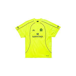 バレンシアガからサッカー着想の限定ウェア、“AOYAMA”のネーム入り