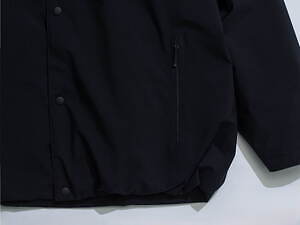ゴールドウインの“ゴアテックス仕様”オールブラックダウンジャケット