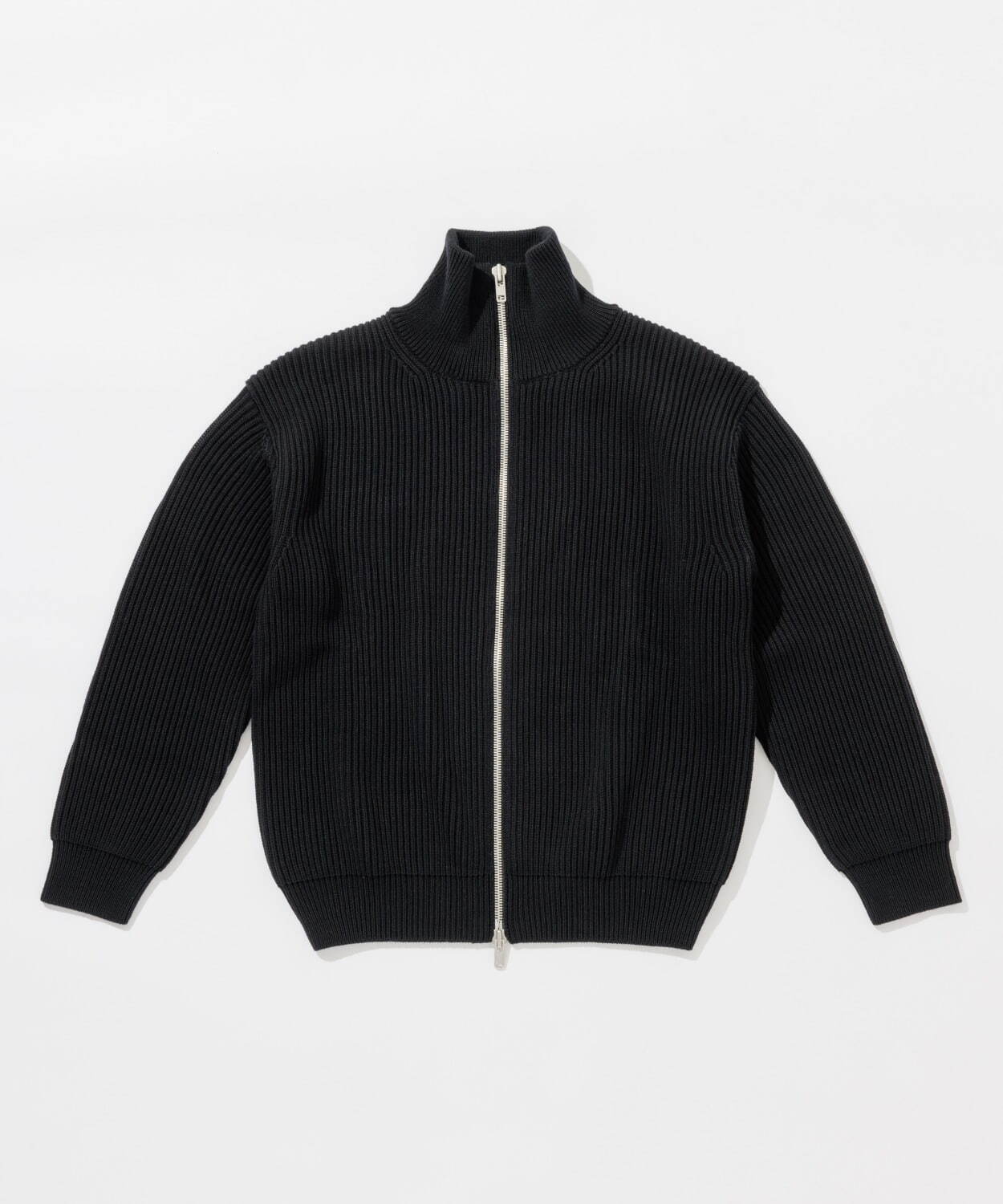 ビオトープ×バトナーのドライバーズニット、“ざっくりリブ素材”の