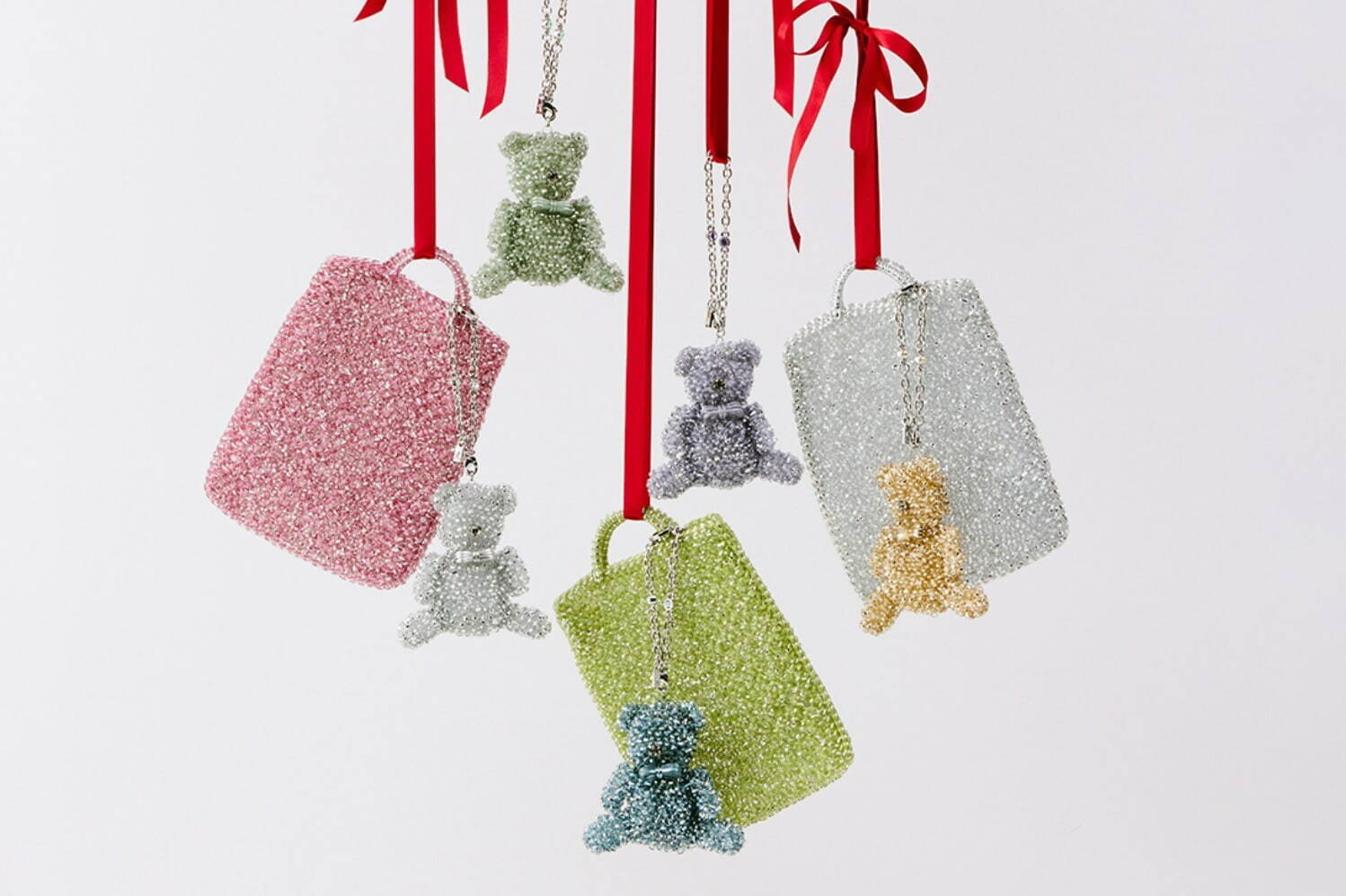 アンテプリマ「誕生石カラー」に輝く“ベア型”チャーム＆バッグ