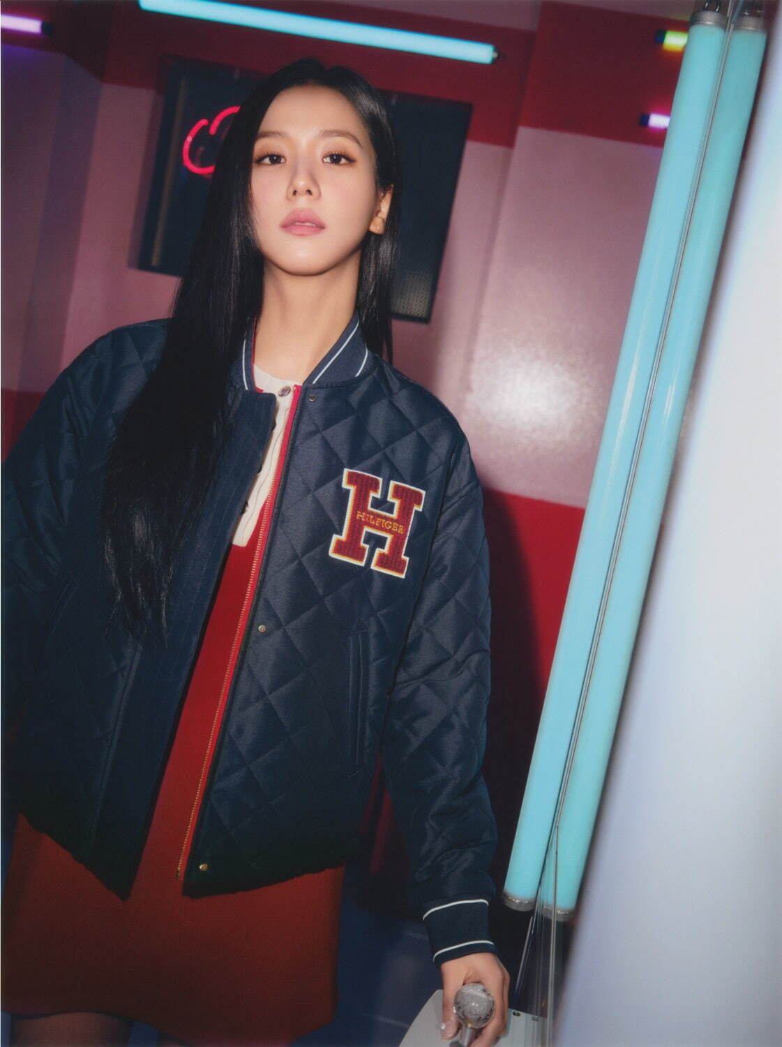 トミー ヒルフィガー25年新春、“Hパッチ付き”キルティングジャケット