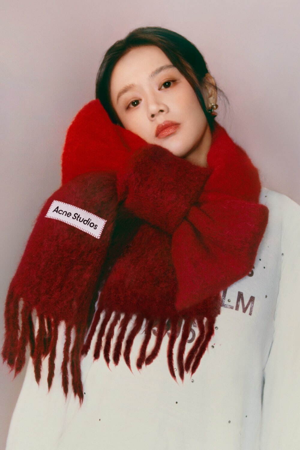 アクネ ストゥディオズの新春アイテム、“蛇柄”のスキンフィットTシャツ