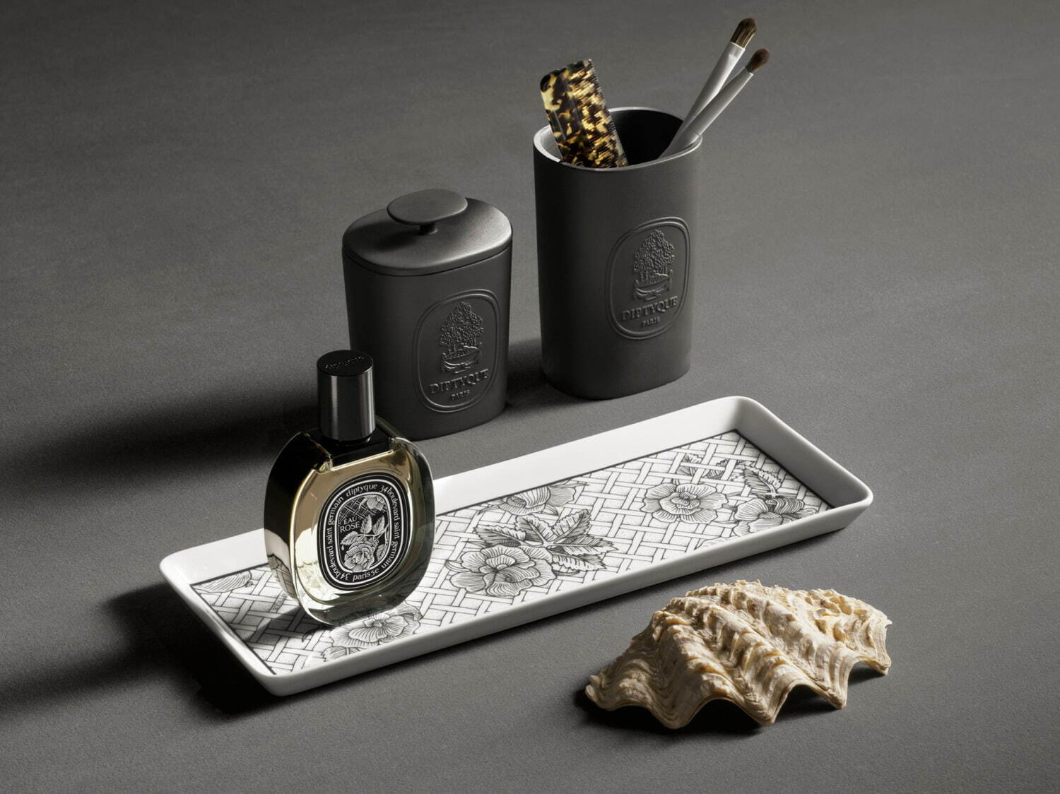 ディプティックの新作雑貨、“香りテキスタイル”のポーチ＆ダークな