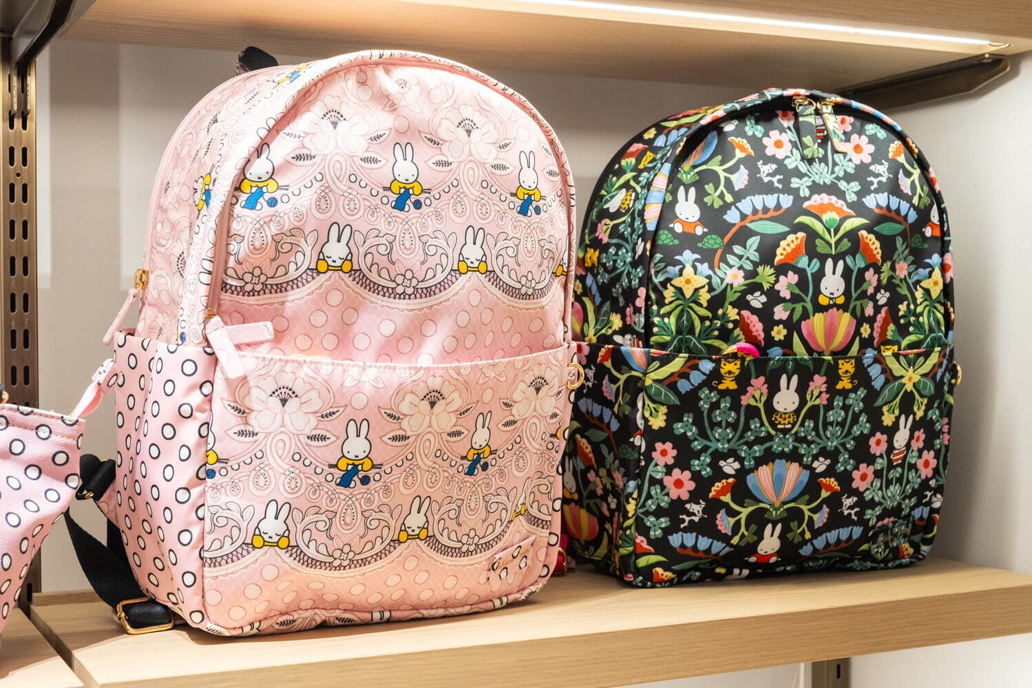 英国発「キャス キッドソン」再上陸後初の旗艦店が表参道に、リボン