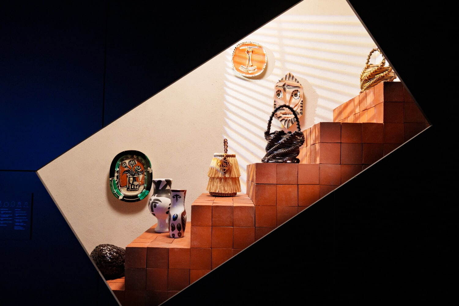 ロエベ初の大型展覧会「ロエベ クラフテッド・ワールド」展が原宿で