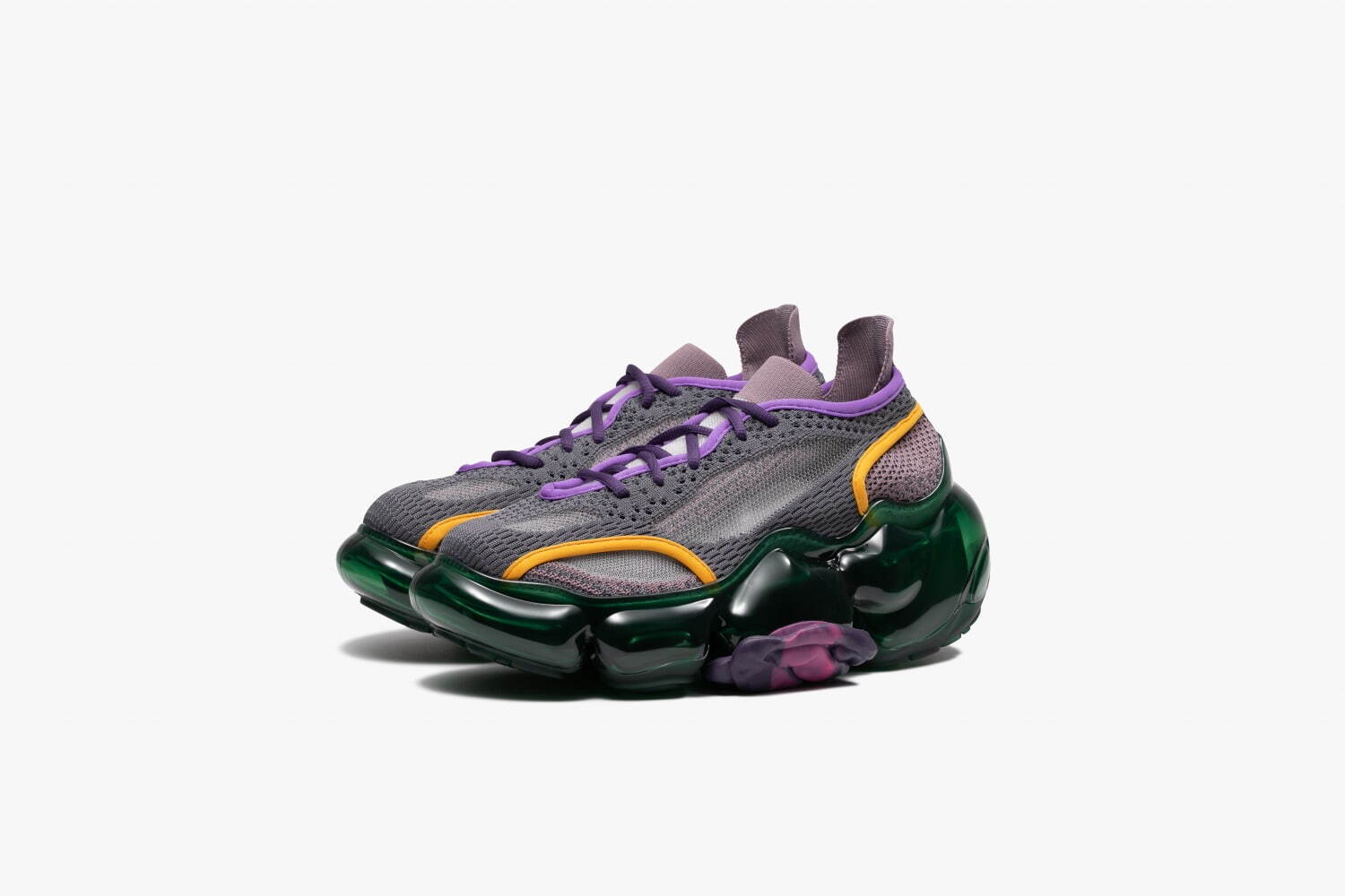 グラウンズ25年秋シューズ、“ソールの中でキャンディが揺れる”厚底